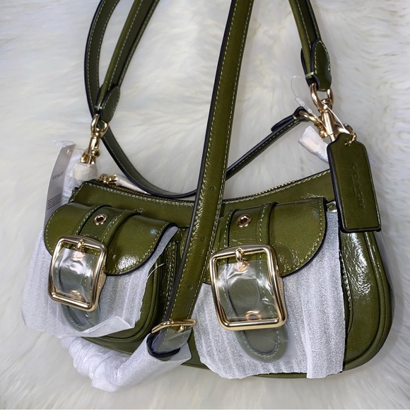 Coach Handbags - Coach 💚 leather purse New